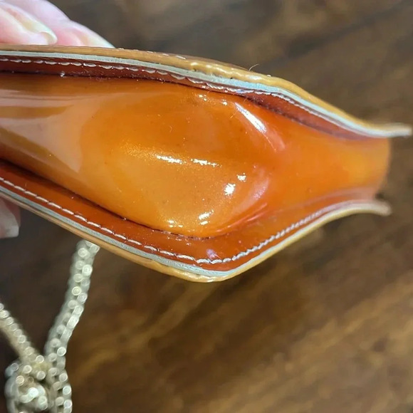 Louis Vuitton Lexington Vernis Pouchette - Picture 10 of 16